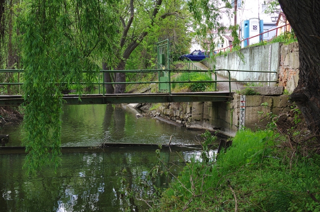 Vodoměrné latě na Botiči