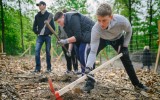 S téměř 500 žáky z pražských škol vysadíme stromky lesních dřevin v Kunratickém lese, Divoké Šárce a Lesoparku Letňany.