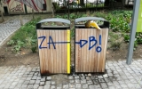 Graffiti na vybavení parku